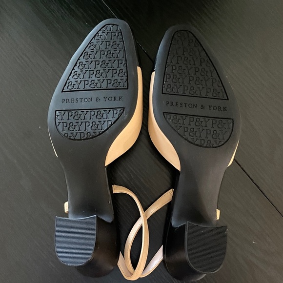 Preston & York Black and Tan Heels - Picture 4 of 6